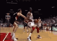 篮球控4期：保护球队篮板的第一人，NBA历史上最强的中锋是谁？