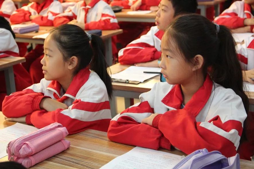 宣化区工业街小学：1964年创建，31个